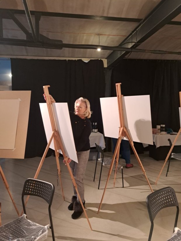 50201-Malarstwo doświadczalne "Nieruchoma moda", Koszyce, 1.2.25