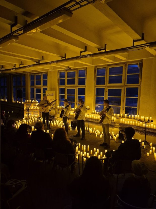 51017-Hegedűkvartett "Vibrans" a gyertyák lángjában Revúcán