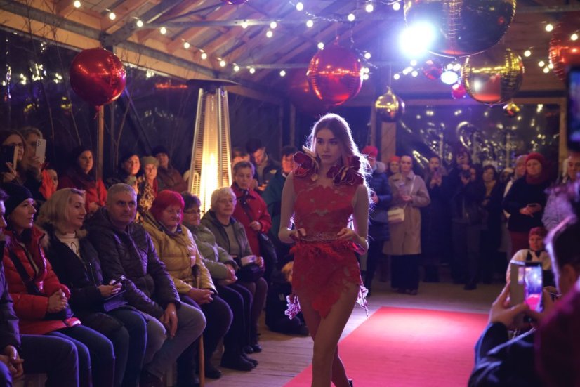 51213-Kivételes divatbemutató a Gemer karácsonyi vásárban - Štítnik