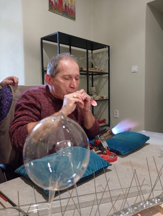 51108-WORKSHOP FÚKANIA, STRIEBRENIA ÉS MAĽOVANIA KARÁCSONYI DÍSZEK