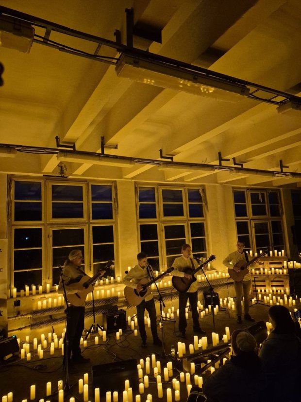 51017-Hegedűkvartett "Vibrans" a gyertyák lángjában Revúcán