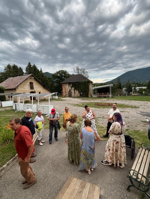 50802-Vernisage a kiállításhoz "Ami összeköt minket" beszélgetésekkel, 2.8.25, Štítnik