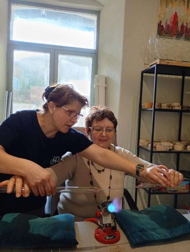 51122-WORKSHOP FÚKANIA, STRIEBRENIA A MAĽOVANIA VIANOČNÝCH OZDÔB