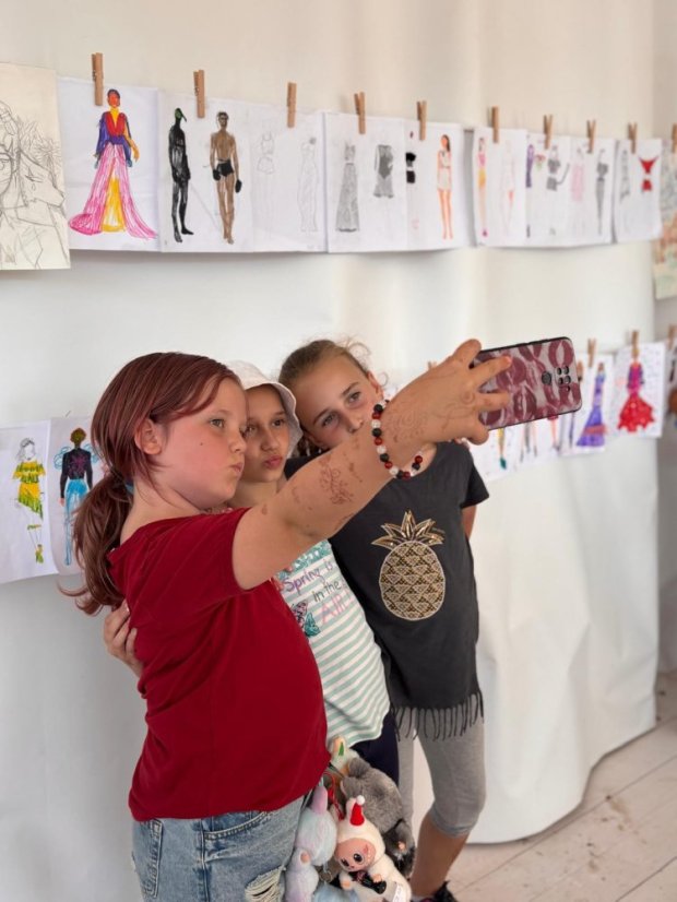 50711-Vernissage - 1. Runde Zeichnungen, Malerei und Design, 11.7.2025