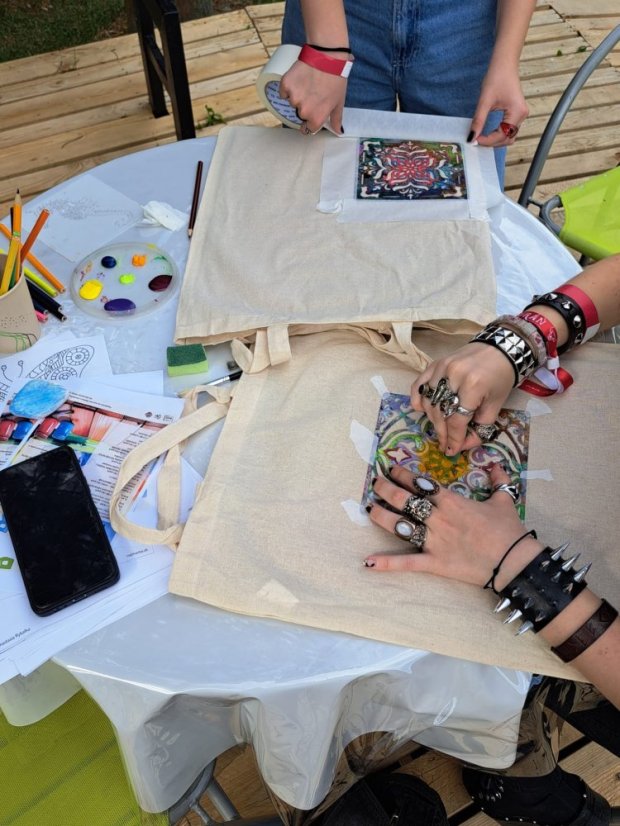 50720-Art Park, Textilfestés, Revúca, 2025.07.20.