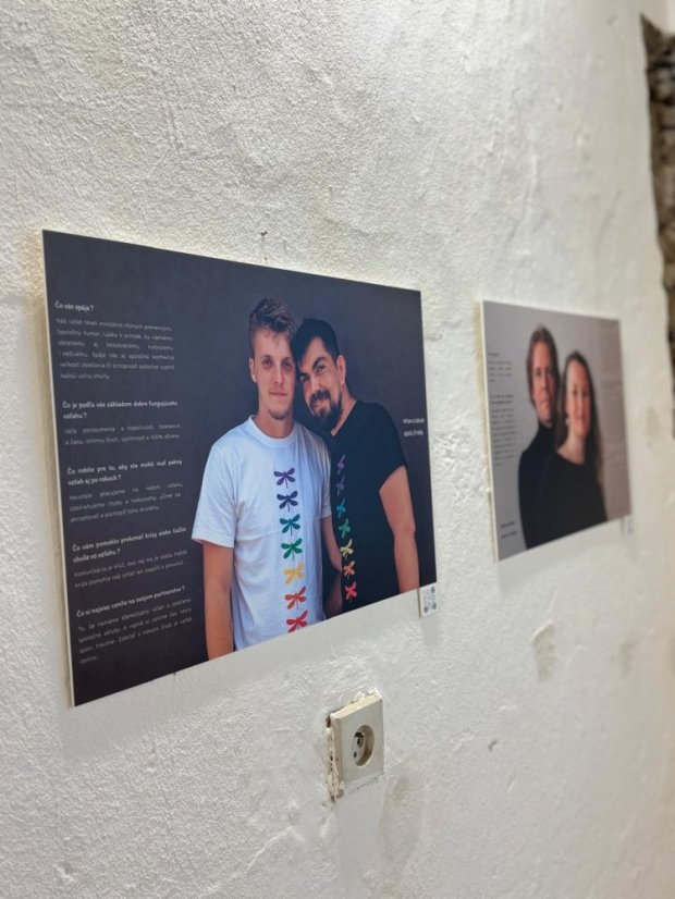 50802-Vernisage a kiállításhoz "Ami összeköt minket" beszélgetésekkel, 2.8.25, Štítnik