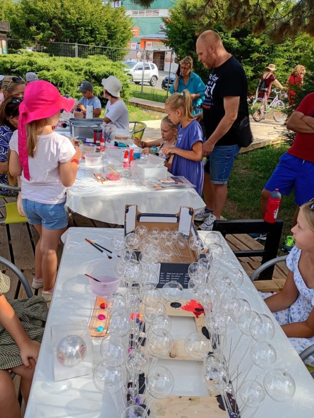 50724-ART PARK, üvegfestés, Revúca, 2025.07.24.