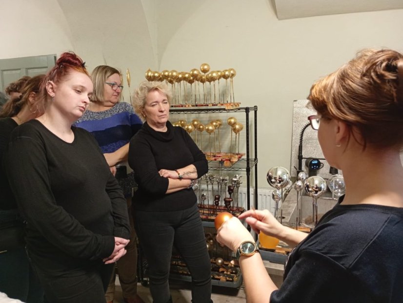 51122-WORKSHOP FÚKANIA, STRIEBRENIA A MAĽOVANIA VIANOČNÝCH OZDÔB