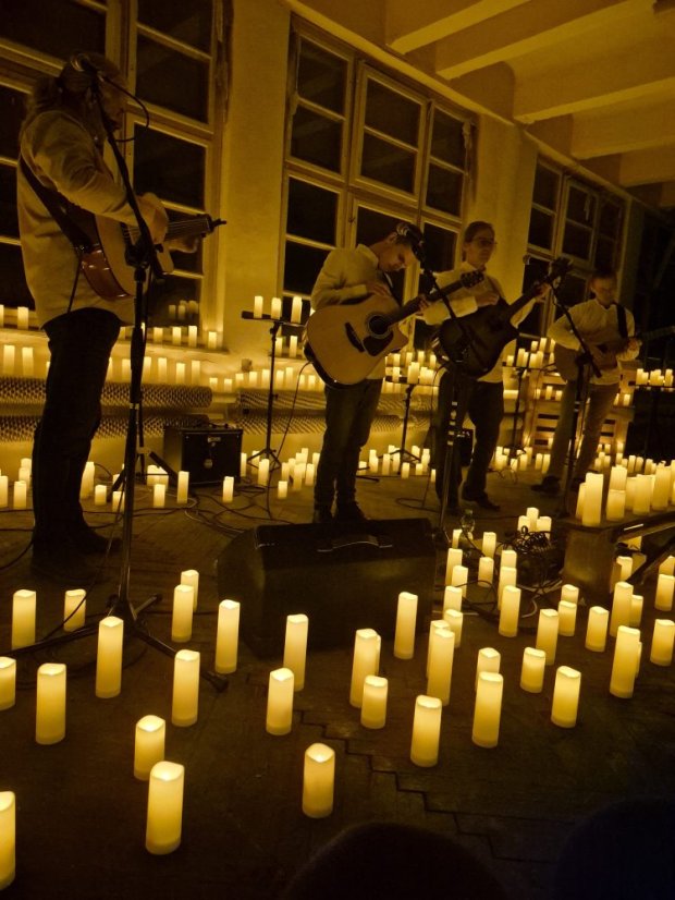 51017-Hegedűkvartett "Vibrans" a gyertyák lángjában Revúcán