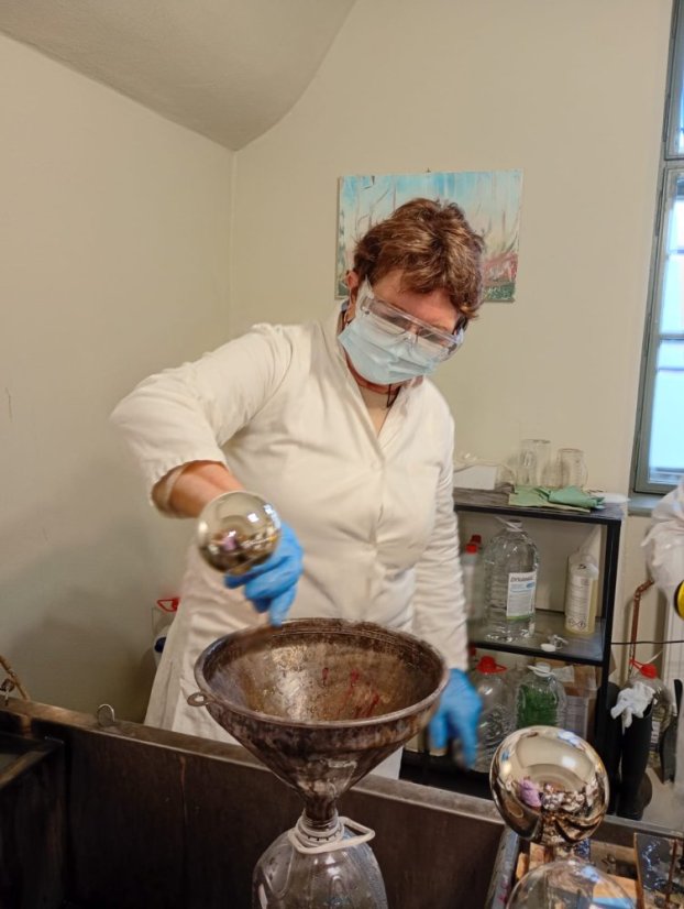 51122-WORKSHOP FÚKANIA, STRIEBRENIA A MAĽOVANIA VIANOČNÝCH OZDÔB