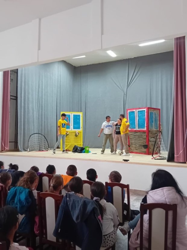 50407-"Wenn die Erdkugel kichert", Theater Romathan in Štítnik, 7.4.2025