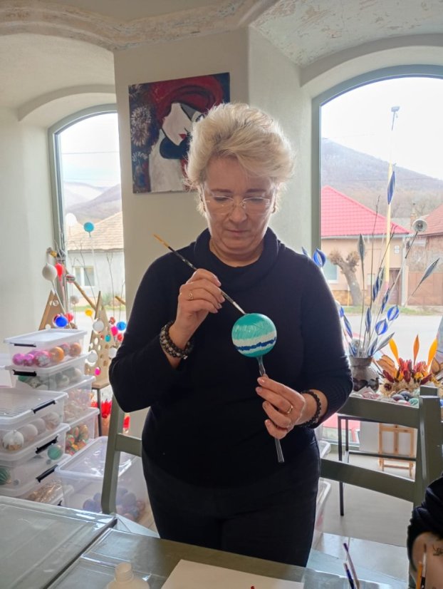 51122-WORKSHOP FÚKANIA, STRIEBRENIA A MAĽOVANIA VIANOČNÝCH OZDÔB