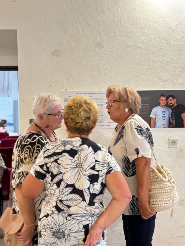 50802-Vernisage a kiállításhoz "Ami összeköt minket" beszélgetésekkel, 2.8.25, Štítnik