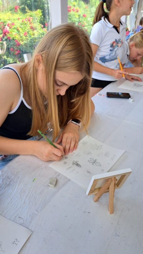 50716-Kurz Zeichnungen und Malerei, 2. Turnus, Tag 3, 16.7.2025, Betliar