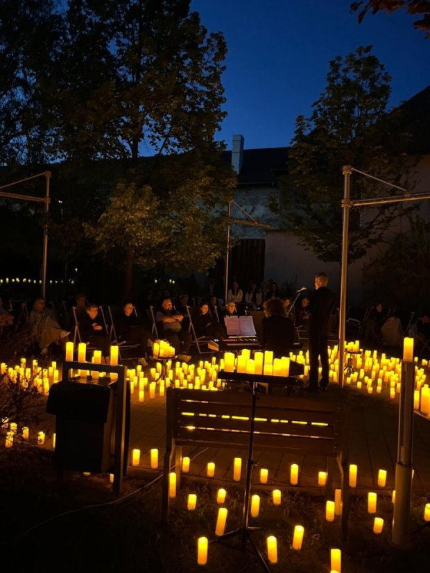 50502-Konzert im Kerzenlicht - Parks und Gärten, Jelšava, 2.5.2025