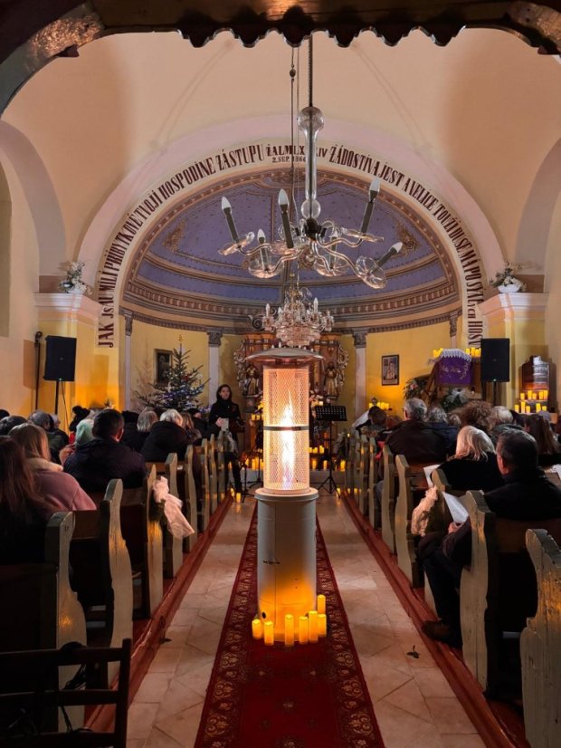 51130-Adventný koncert hudby a slova "Láska nesie svetlo" - Rakovnica