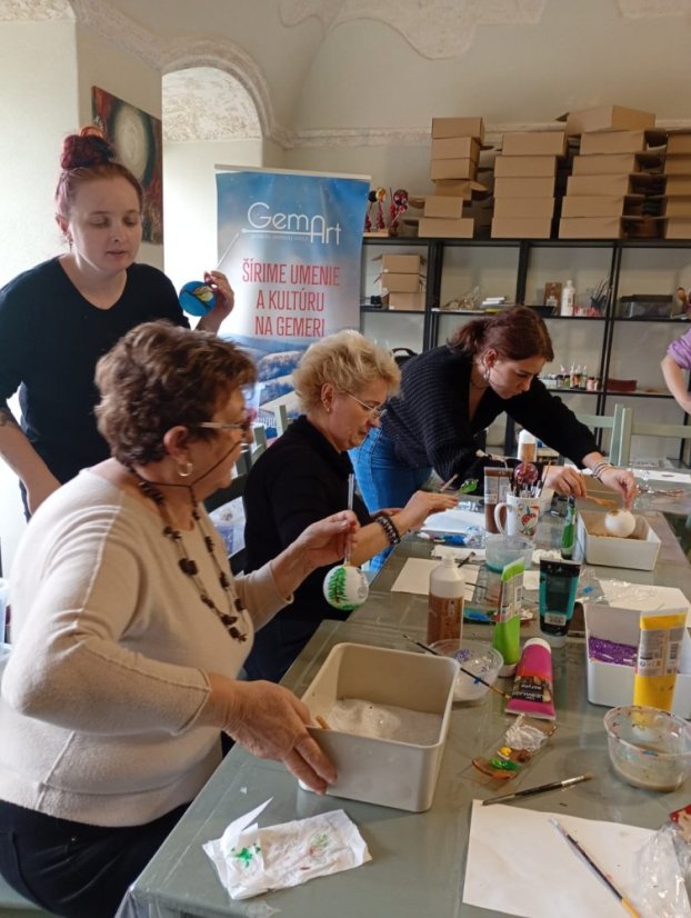 51122-WORKSHOP FÚKANIA, STRIEBRENIA A MAĽOVANIA VIANOČNÝCH OZDÔB