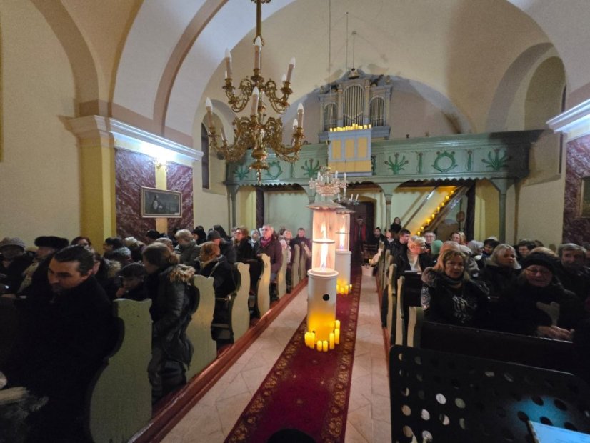 51130-Adventný koncert hudby a slova "Láska nesie svetlo" - Rakovnica