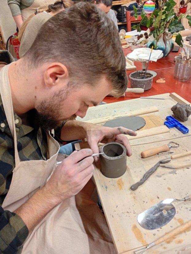 60124-Workshop Keramik - Grundtechniken - Detail und Struktur (Oberflächendekoration)