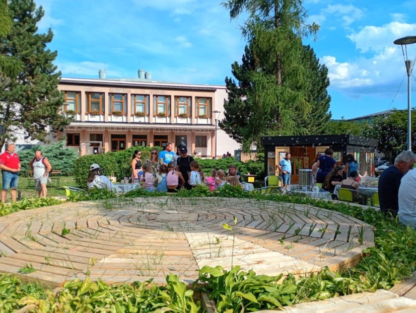 50724-ART PARK, üvegfestés, Revúca, 2025.07.24.