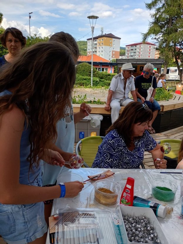 50724-ART PARK, üvegfestés, Revúca, 2025.07.24.