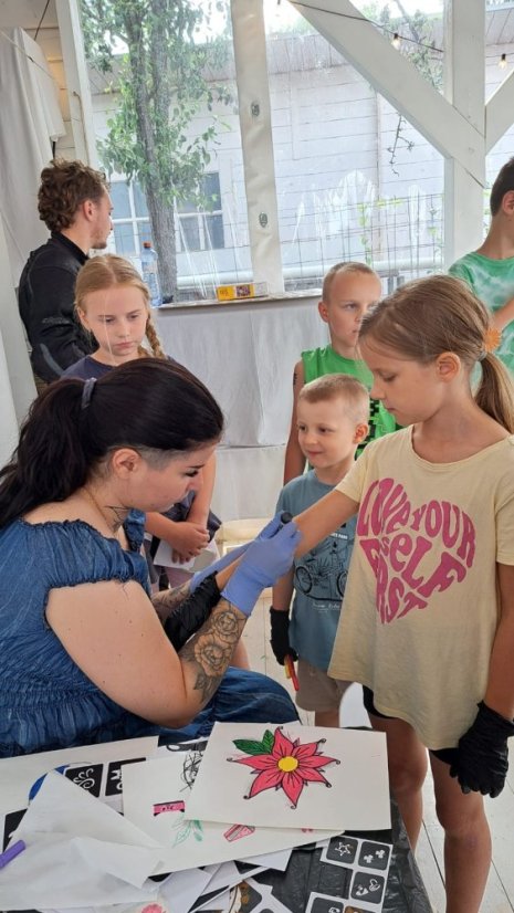 50716-Kurz Zeichnungen und Malerei, 2. Turnus, Tag 3, 16.7.2025, Betliar