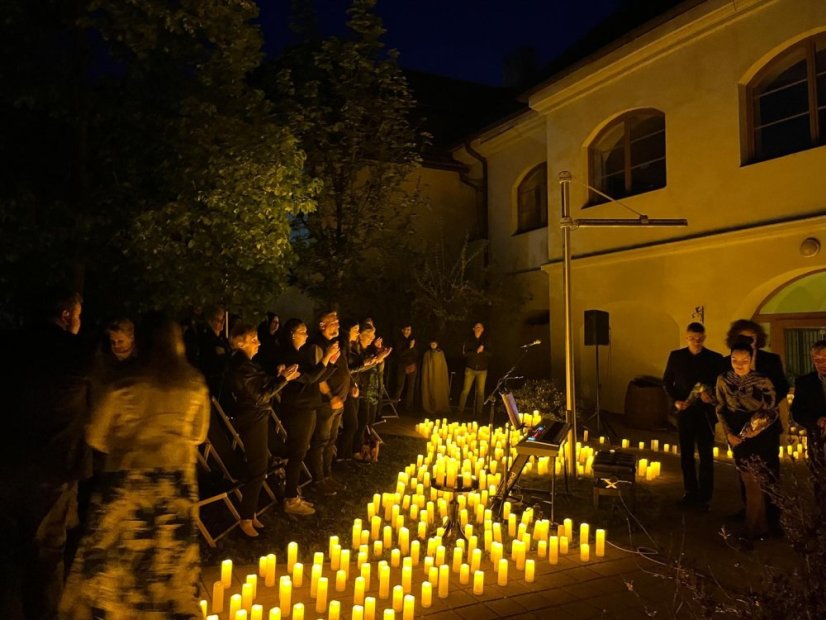 50502-Konzert im Kerzenlicht - Parks und Gärten, Jelšava, 2.5.2025