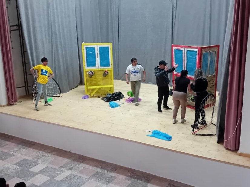 50407-"Wenn die Erdkugel kichert", Theater Romathan in Štítnik, 7.4.2025