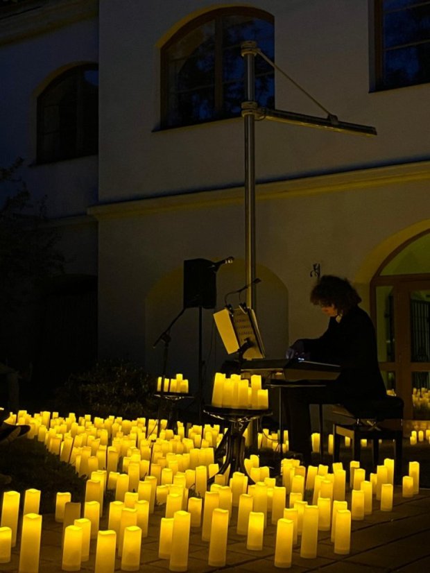 50502-Konzert im Kerzenlicht - Parks und Gärten, Jelšava, 2.5.2025