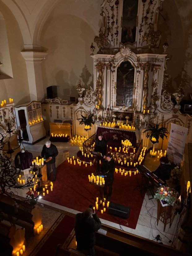 51214-Adventi koncert zene és szó "A szerelem hozza a fényt" - Štítnik