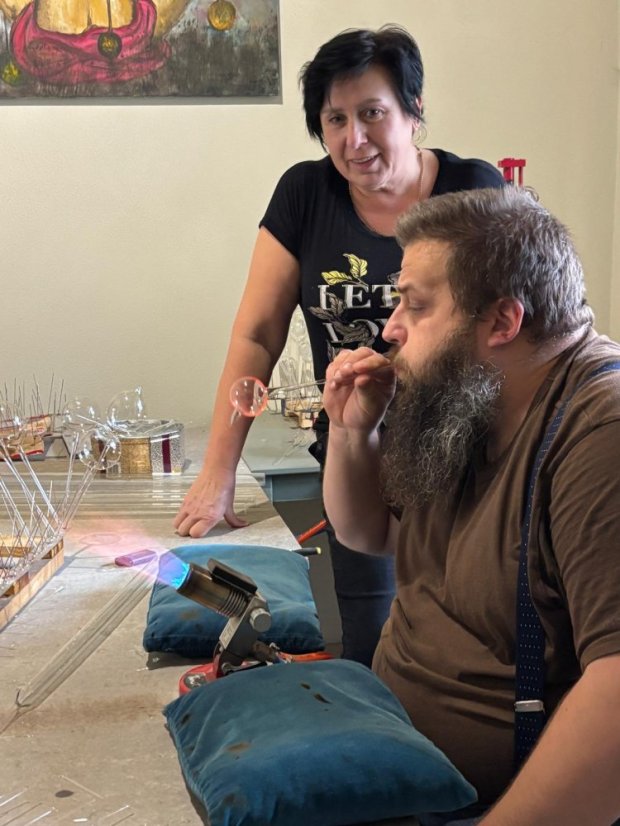 51122-WORKSHOP FÚKANIA, STRIEBRENIA A MAĽOVANIA VIANOČNÝCH OZDÔB