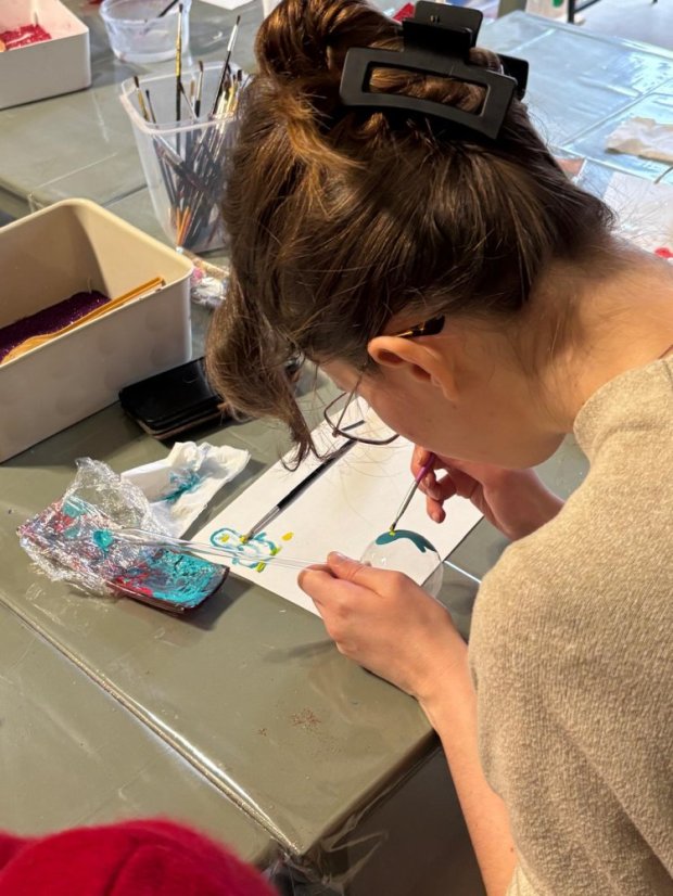 51122-WORKSHOP FÚKANIA, STRIEBRENIA A MAĽOVANIA VIANOČNÝCH OZDÔB