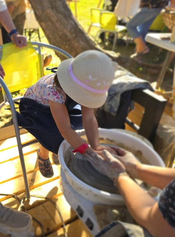 50703-Műhely Művészeti Park Revúca, Agyagozunk, 2025.07.03.