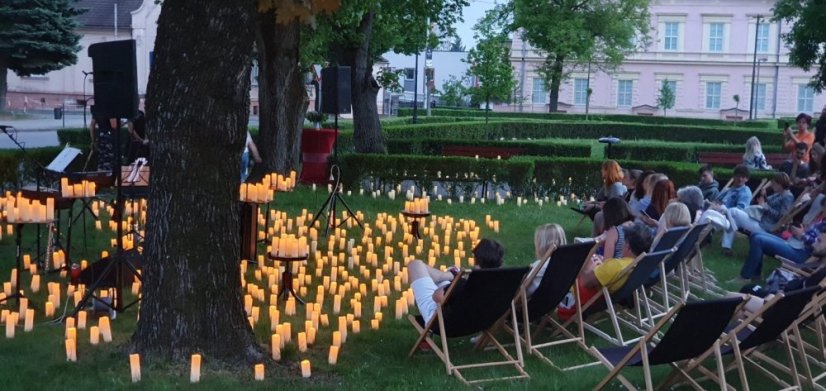 50503-Konzert im Licht der Kerzen - Park Rimavská Sobota, 3.5.2025
