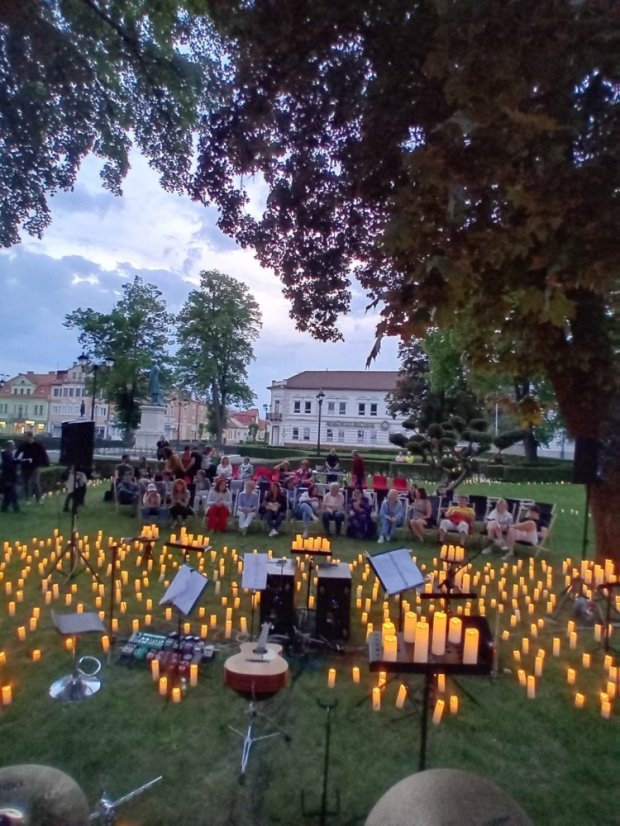 50503-Konzert im Licht der Kerzen - Park Rimavská Sobota, 3.5.2025