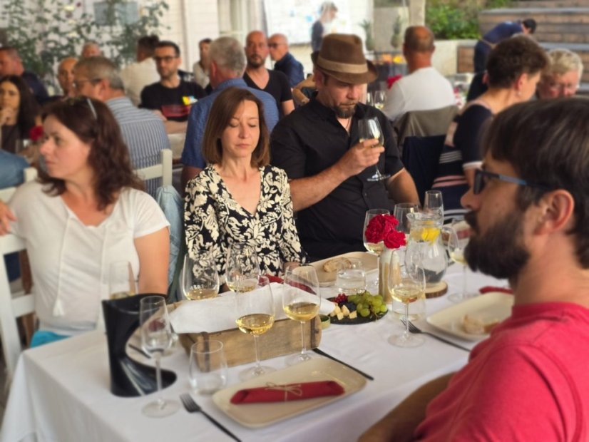 50719-Vernisáž kurzu dospelých s degustáciou vín, 19.7.2025