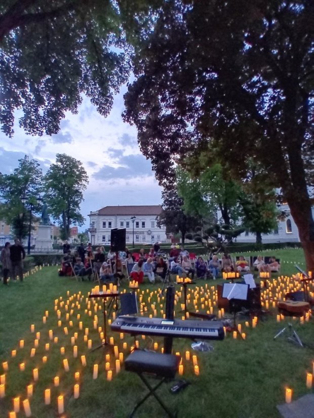 50503-Konzert im Licht der Kerzen - Park Rimavská Sobota, 3.5.2025