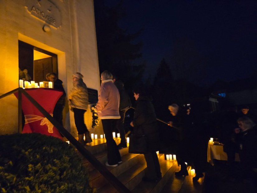 51130-Adventný koncert hudby a slova "Láska nesie svetlo" - Rakovnica