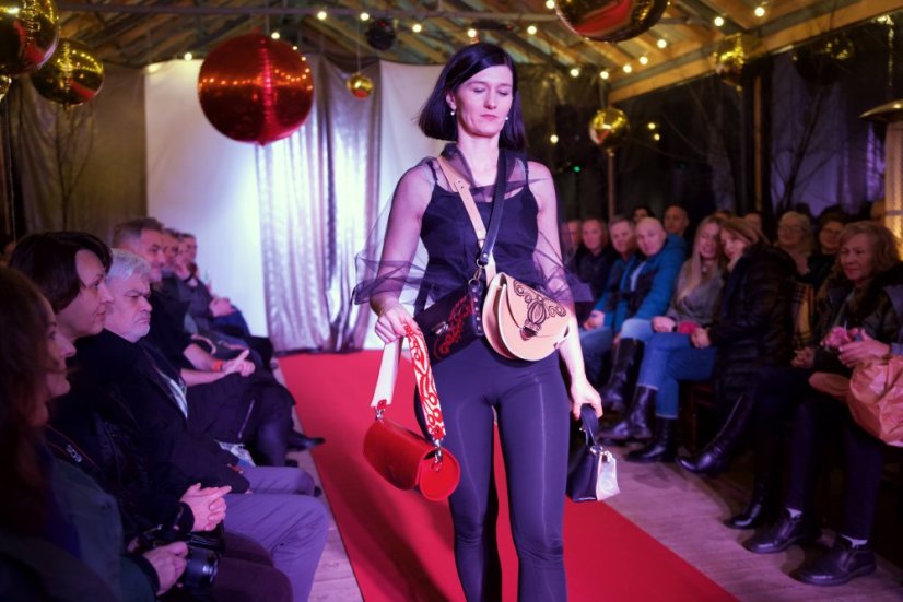 51213-Kivételes divatbemutató a Gemer karácsonyi vásárban - Štítnik