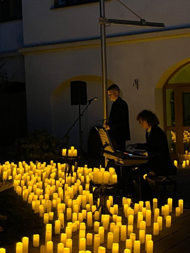 50502-Konzert im Kerzenlicht - Parks und Gärten, Jelšava, 2.5.2025