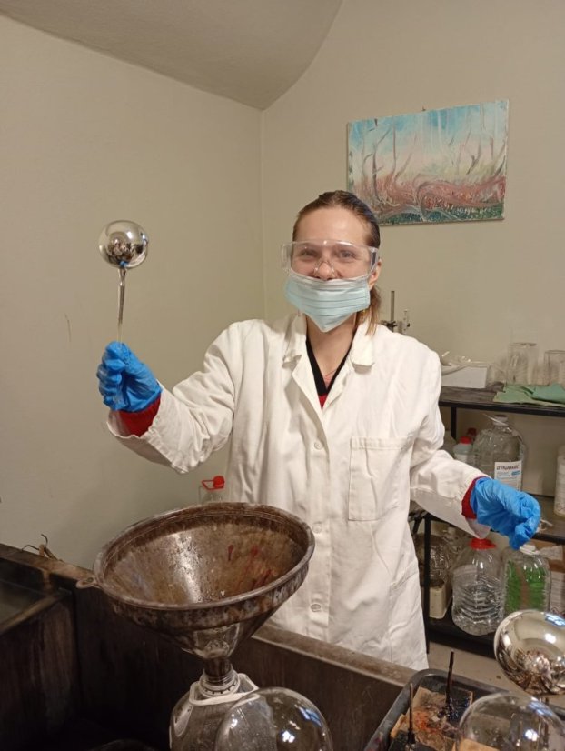 51122-WORKSHOP FÚKANIA, STRIEBRENIA A MAĽOVANIA VIANOČNÝCH OZDÔB