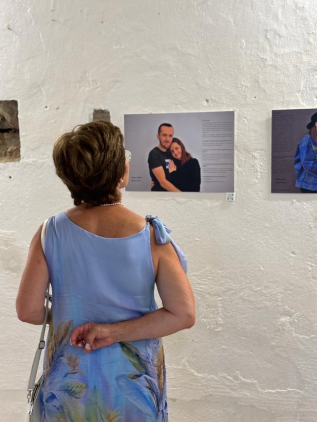 50802-Vernisage a kiállításhoz "Ami összeköt minket" beszélgetésekkel, 2.8.25, Štítnik