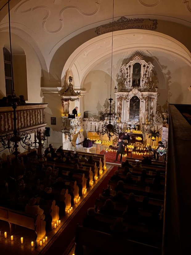 51214-Adventi koncert zene és szó "A szerelem hozza a fényt" - Štítnik