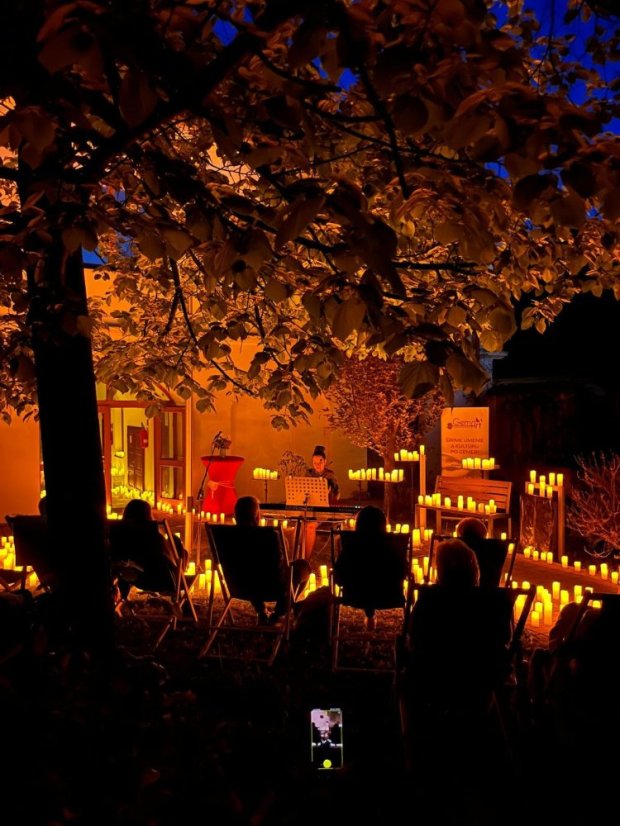50502-Konzert im Kerzenlicht - Parks und Gärten, Jelšava, 2.5.2025