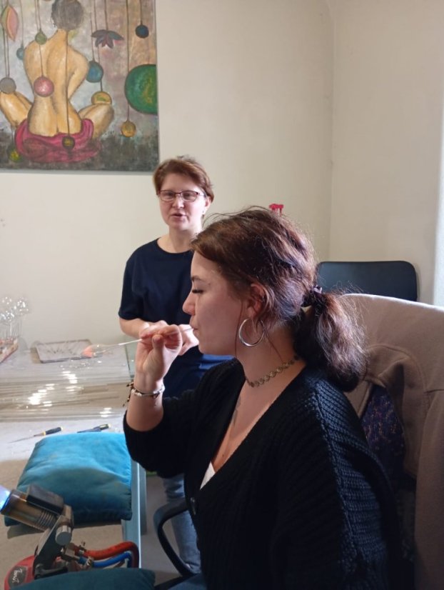 51122-WORKSHOP FÚKANIA, STRIEBRENIA A MAĽOVANIA VIANOČNÝCH OZDÔB