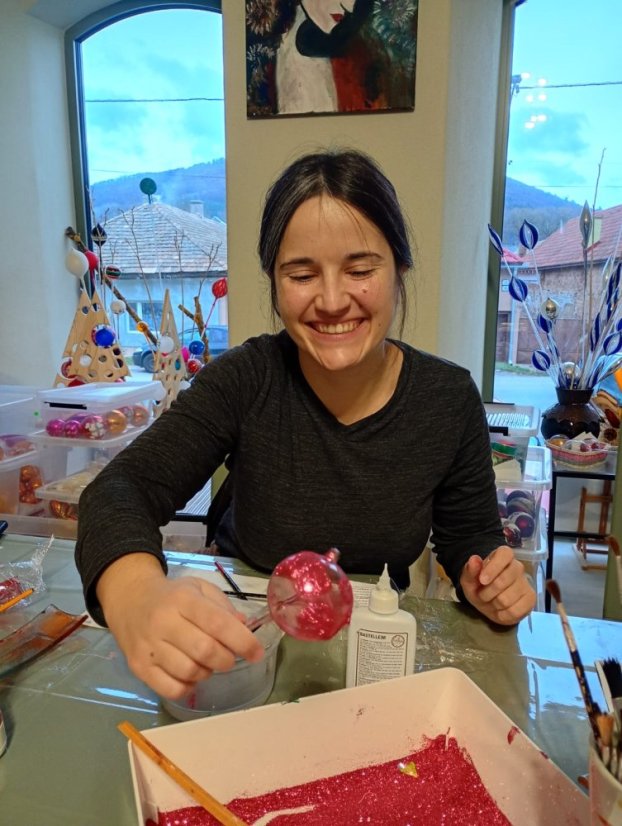 51122-WORKSHOP FÚKANIA, STRIEBRENIA A MAĽOVANIA VIANOČNÝCH OZDÔB