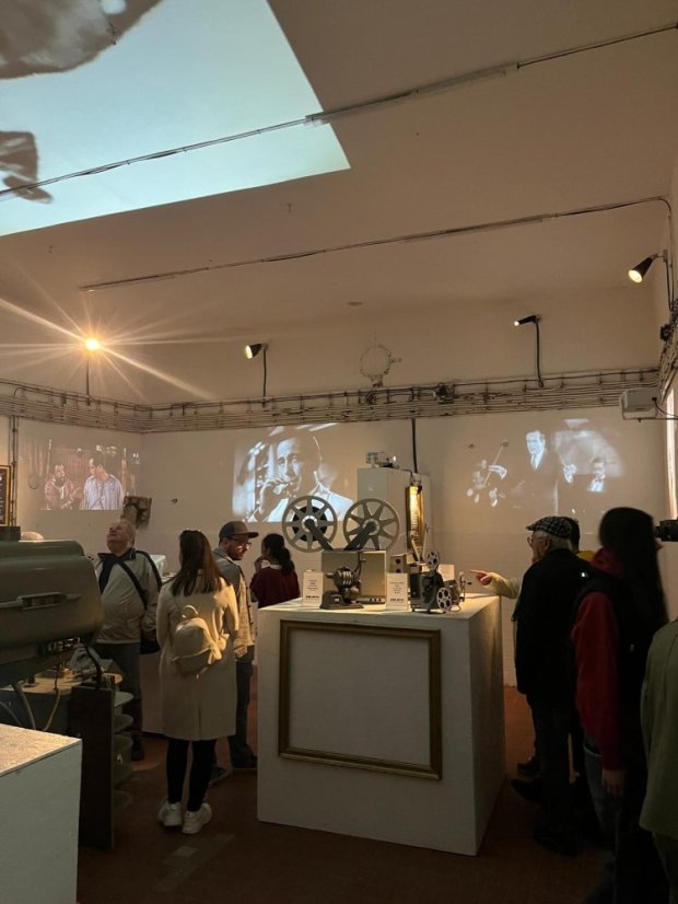 50412-Az állandó kiállítás megnyitása A filmművészet története, Štítnik, 12.4.25