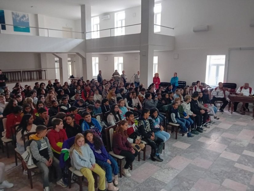 50407-"Wenn die Erdkugel kichert", Theater Romathan in Štítnik, 7.4.2025