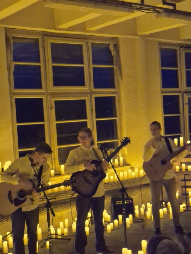 51017-Hegedűkvartett "Vibrans" a gyertyák lángjában Revúcán