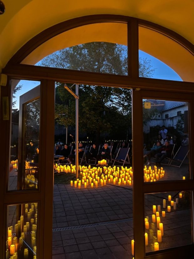 50502-Konzert im Kerzenlicht - Parks und Gärten, Jelšava, 2.5.2025